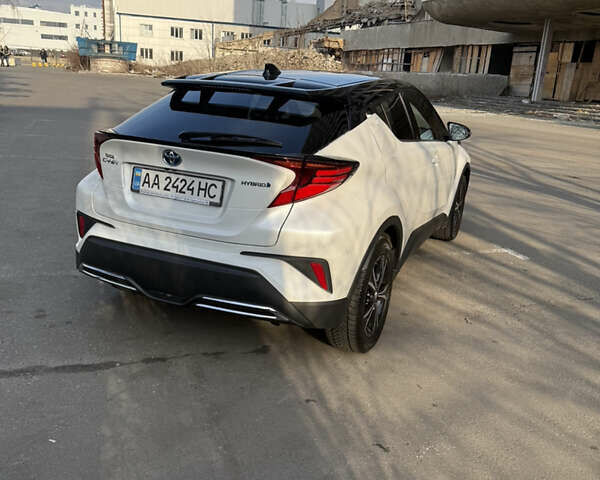 Белый Тойота C-HR, объемом двигателя 1.99 л и пробегом 51 тыс. км за 30500 $, фото 4 на Automoto.ua