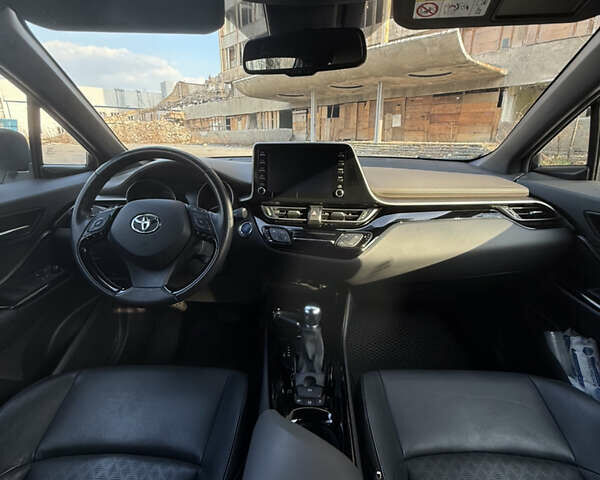 Белый Тойота C-HR, объемом двигателя 1.99 л и пробегом 51 тыс. км за 30500 $, фото 9 на Automoto.ua