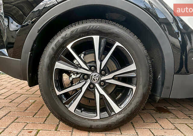 Білий Тойота C-HR, об'ємом двигуна 1.99 л та пробігом 17 тис. км за 43110 $, фото 9 на Automoto.ua