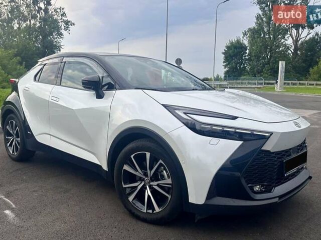 Белый Тойота C-HR, объемом двигателя 2 л и пробегом 14 тыс. км за 40900 $, фото 2 на Automoto.ua