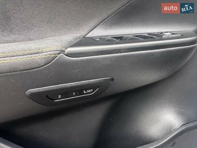 Белый Тойота C-HR, объемом двигателя 2 л и пробегом 14 тыс. км за 40900 $, фото 7 на Automoto.ua
