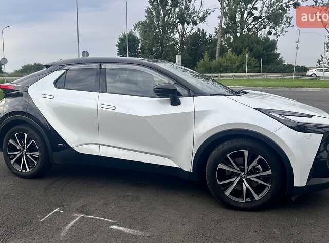 Белый Тойота C-HR, объемом двигателя 2 л и пробегом 14 тыс. км за 40900 $, фото 1 на Automoto.ua