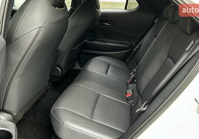 Білий Тойота C-HR, об'ємом двигуна 1.99 л та пробігом 17 тис. км за 43110 $, фото 16 на Automoto.ua