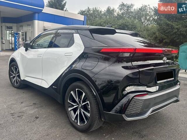 Белый Тойота C-HR, объемом двигателя 2 л и пробегом 14 тыс. км за 40900 $, фото 3 на Automoto.ua