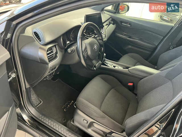 Черный Тойота C-HR, объемом двигателя 1.2 л и пробегом 64 тыс. км за 17200 $, фото 8 на Automoto.ua