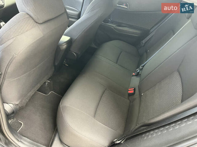 Черный Тойота C-HR, объемом двигателя 1.2 л и пробегом 64 тыс. км за 17200 $, фото 9 на Automoto.ua