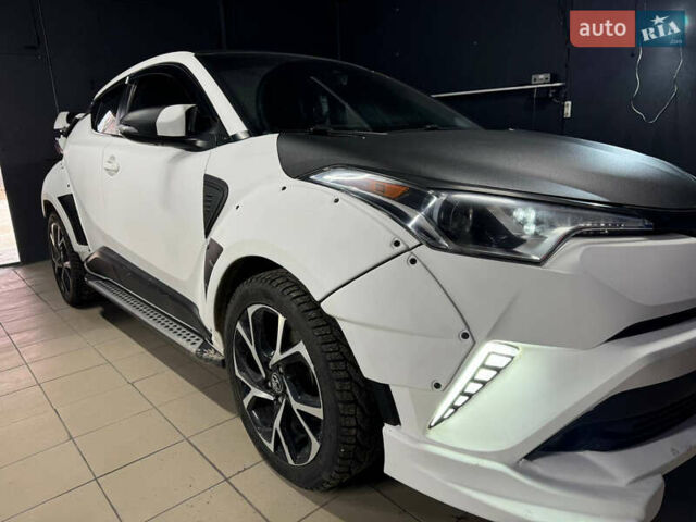 Черный Тойота C-HR, объемом двигателя 1.99 л и пробегом 110 тыс. км за 21000 $, фото 5 на Automoto.ua