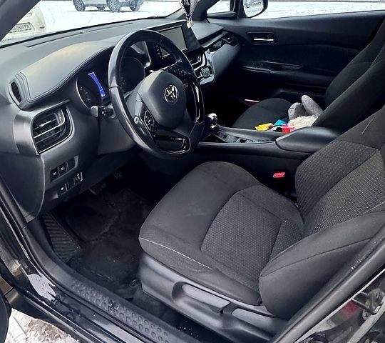 Черный Тойота C-HR, объемом двигателя 2 л и пробегом 131 тыс. км за 18700 $, фото 8 на Automoto.ua