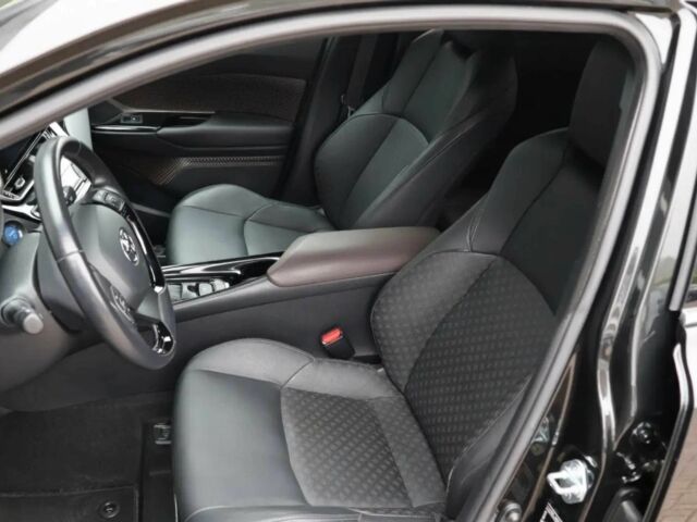 Черный Тойота C-HR, объемом двигателя 1.8 л и пробегом 60 тыс. км за 16950 $, фото 7 на Automoto.ua