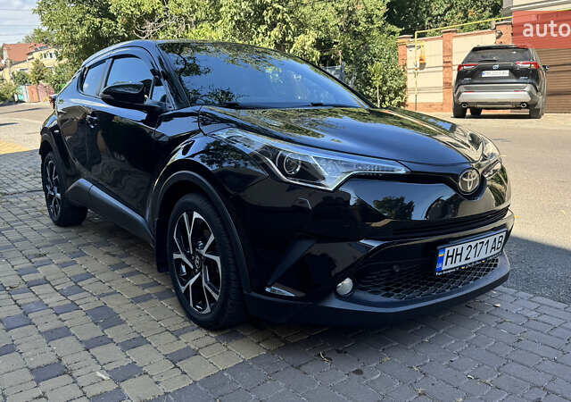 Черный Тойота C-HR, объемом двигателя 1.99 л и пробегом 86 тыс. км за 17400 $, фото 2 на Automoto.ua