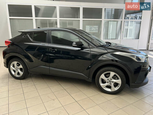 Черный Тойота C-HR, объемом двигателя 1.2 л и пробегом 64 тыс. км за 19100 $, фото 3 на Automoto.ua