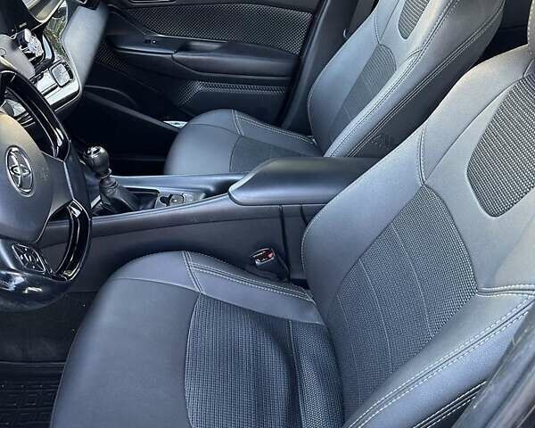 Черный Тойота C-HR, объемом двигателя 1.2 л и пробегом 151 тыс. км за 15000 $, фото 15 на Automoto.ua