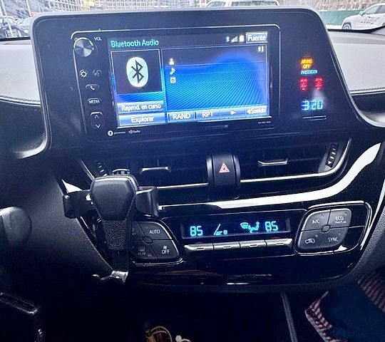 Черный Тойота C-HR, объемом двигателя 2 л и пробегом 131 тыс. км за 18700 $, фото 7 на Automoto.ua