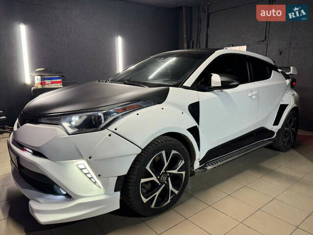 Черный Тойота C-HR, объемом двигателя 1.99 л и пробегом 110 тыс. км за 21000 $, фото 1 на Automoto.ua