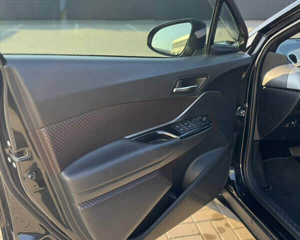 Черный Тойота C-HR, объемом двигателя 1.2 л и пробегом 142 тыс. км за 18000 $, фото 8 на Automoto.ua