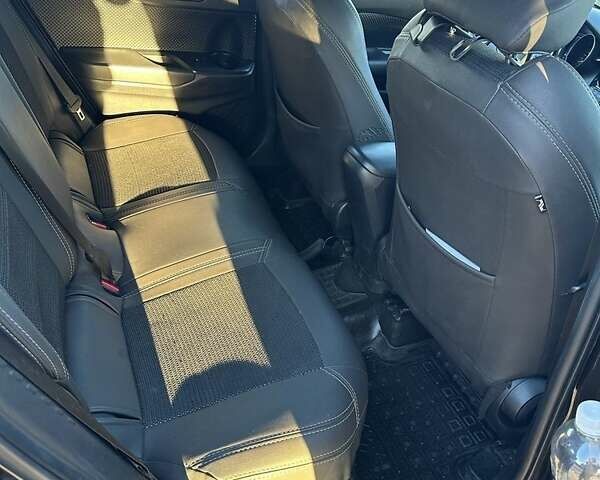 Черный Тойота C-HR, объемом двигателя 1.2 л и пробегом 151 тыс. км за 15000 $, фото 11 на Automoto.ua