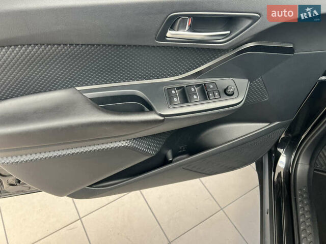 Черный Тойота C-HR, объемом двигателя 1.2 л и пробегом 64 тыс. км за 19100 $, фото 14 на Automoto.ua