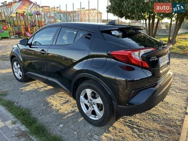 Черный Тойота C-HR, объемом двигателя 1.2 л и пробегом 151 тыс. км за 15000 $, фото 1 на Automoto.ua