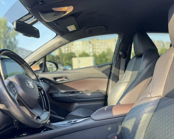 Черный Тойота C-HR, объемом двигателя 1.2 л и пробегом 142 тыс. км за 18000 $, фото 10 на Automoto.ua