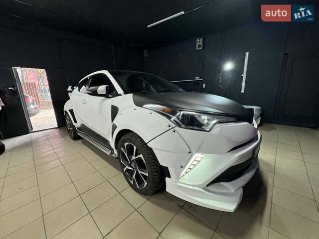 Черный Тойота C-HR, объемом двигателя 1.99 л и пробегом 110 тыс. км за 21000 $, фото 2 на Automoto.ua