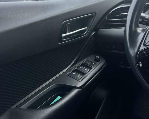 Черный Тойота C-HR, объемом двигателя 1.99 л и пробегом 137 тыс. км за 17900 $, фото 14 на Automoto.ua