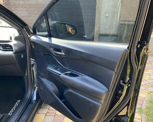Чорний Тойота C-HR, об'ємом двигуна 1.8 л та пробігом 153 тис. км за 18300 $, фото 9 на Automoto.ua