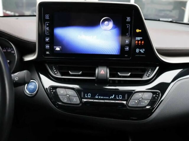 Черный Тойота C-HR, объемом двигателя 1.8 л и пробегом 60 тыс. км за 16950 $, фото 8 на Automoto.ua