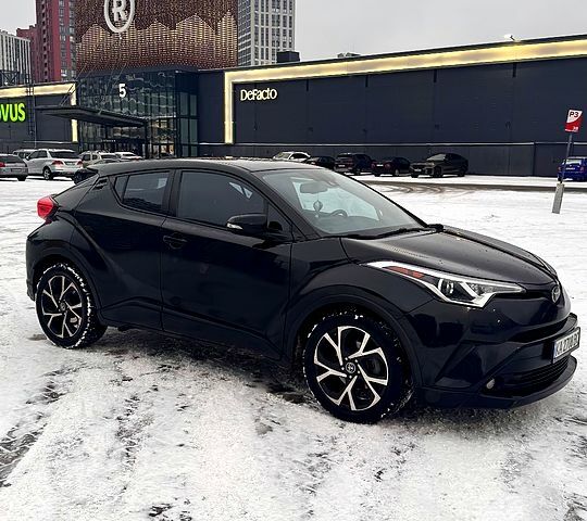 Черный Тойота C-HR, объемом двигателя 2 л и пробегом 131 тыс. км за 18700 $, фото 1 на Automoto.ua