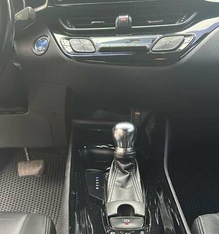 Черный Тойота C-HR, объемом двигателя 1.8 л и пробегом 138 тыс. км за 24500 $, фото 13 на Automoto.ua