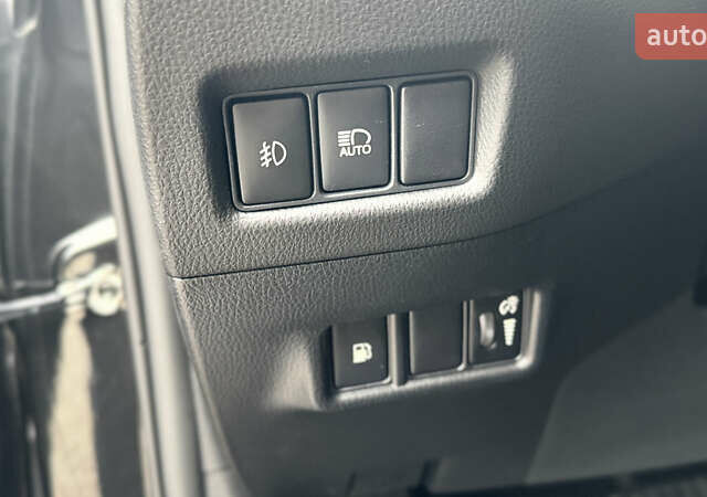 Черный Тойота C-HR, объемом двигателя 1.99 л и пробегом 86 тыс. км за 16700 $, фото 35 на Automoto.ua