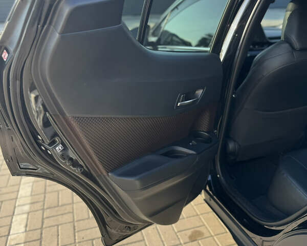 Черный Тойота C-HR, объемом двигателя 1.2 л и пробегом 142 тыс. км за 18000 $, фото 16 на Automoto.ua