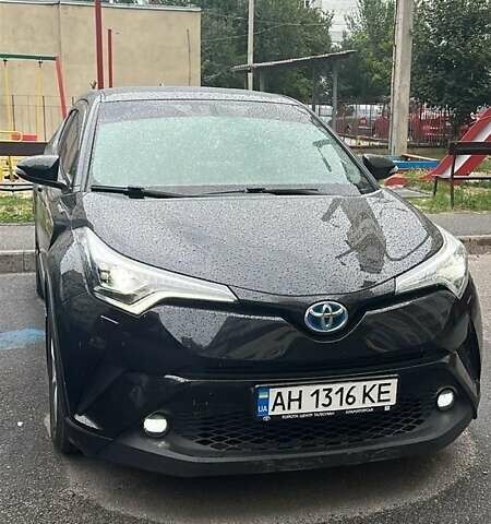 Черный Тойота C-HR, объемом двигателя 1.8 л и пробегом 138 тыс. км за 24500 $, фото 2 на Automoto.ua