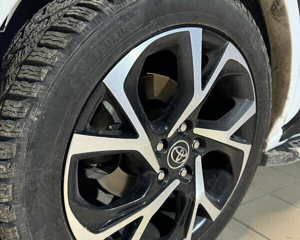 Черный Тойота C-HR, объемом двигателя 1.99 л и пробегом 110 тыс. км за 21000 $, фото 7 на Automoto.ua