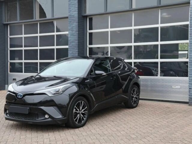 Черный Тойота C-HR, объемом двигателя 1.8 л и пробегом 60 тыс. км за 16950 $, фото 2 на Automoto.ua