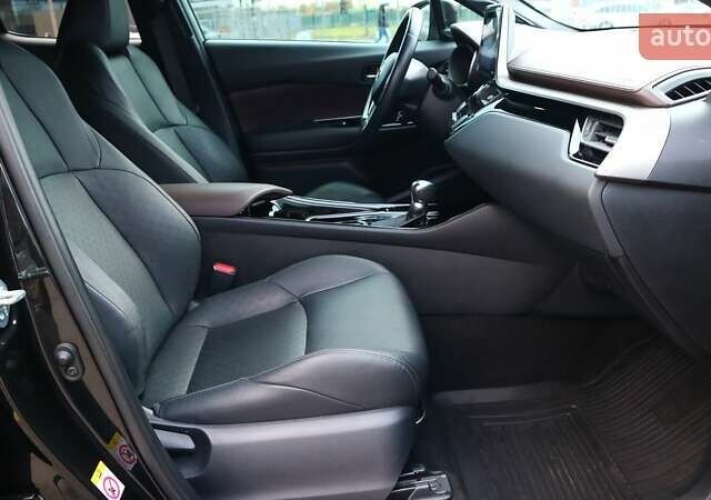 Чорний Тойота C-HR, об'ємом двигуна 1.2 л та пробігом 66 тис. км за 19819 $, фото 5 на Automoto.ua