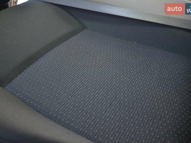 Чорний Тойота C-HR, об'ємом двигуна 2 л та пробігом 77 тис. км за 15850 $, фото 54 на Automoto.ua