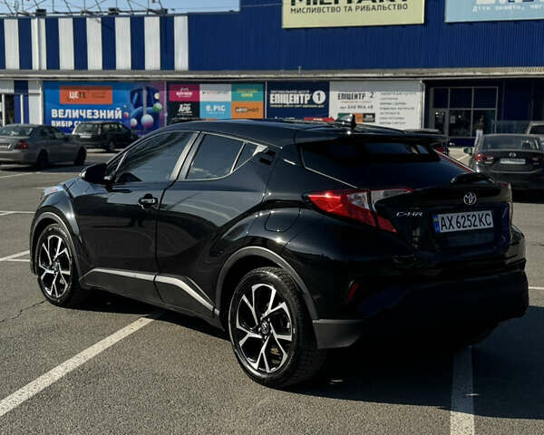 Черный Тойота C-HR, объемом двигателя 2 л и пробегом 104 тыс. км за 17500 $, фото 1 на Automoto.ua