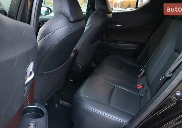 Чорний Тойота C-HR, об'ємом двигуна 1.2 л та пробігом 66 тис. км за 19819 $, фото 13 на Automoto.ua