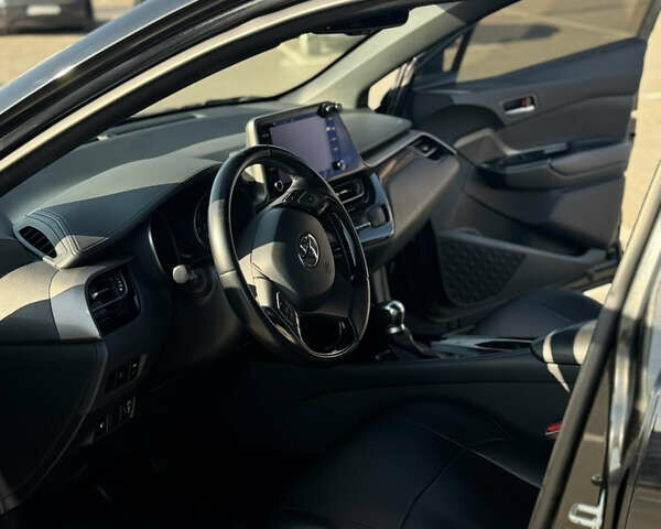 Черный Тойота C-HR, объемом двигателя 2 л и пробегом 104 тыс. км за 17500 $, фото 6 на Automoto.ua
