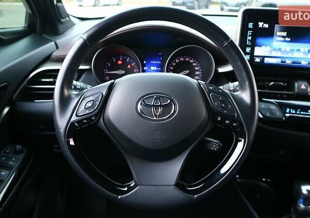 Чорний Тойота C-HR, об'ємом двигуна 1.2 л та пробігом 66 тис. км за 19819 $, фото 8 на Automoto.ua