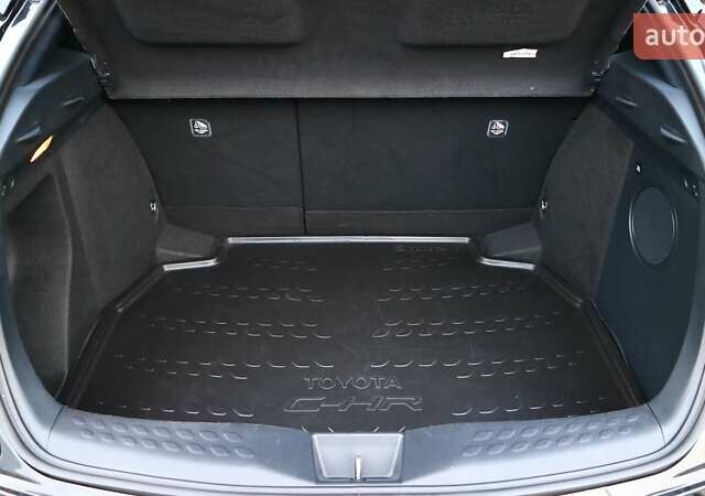 Чорний Тойота C-HR, об'ємом двигуна 1.2 л та пробігом 66 тис. км за 19819 $, фото 9 на Automoto.ua
