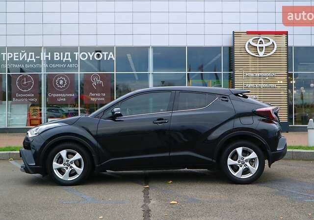 Чорний Тойота C-HR, об'ємом двигуна 1.2 л та пробігом 66 тис. км за 19819 $, фото 2 на Automoto.ua
