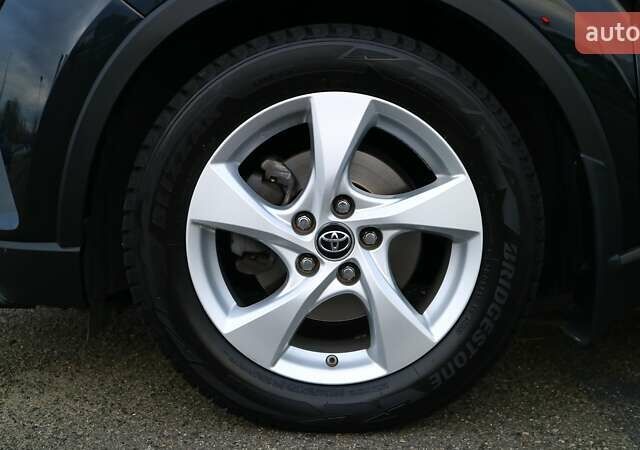 Чорний Тойота C-HR, об'ємом двигуна 1.2 л та пробігом 66 тис. км за 19819 $, фото 10 на Automoto.ua