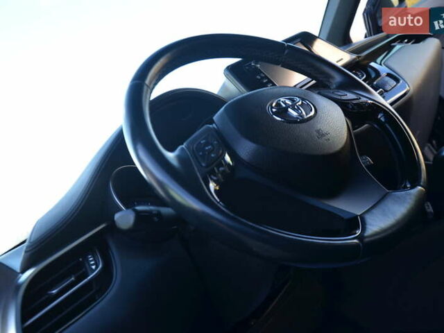 Чорний Тойота C-HR, об'ємом двигуна 2 л та пробігом 77 тис. км за 15850 $, фото 36 на Automoto.ua