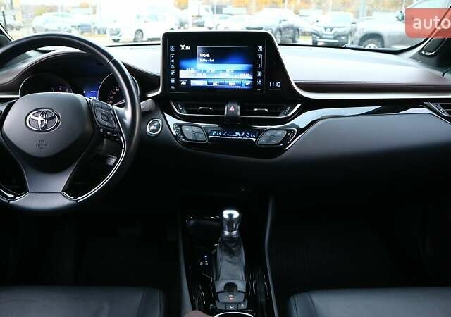 Чорний Тойота C-HR, об'ємом двигуна 1.2 л та пробігом 66 тис. км за 19819 $, фото 7 на Automoto.ua
