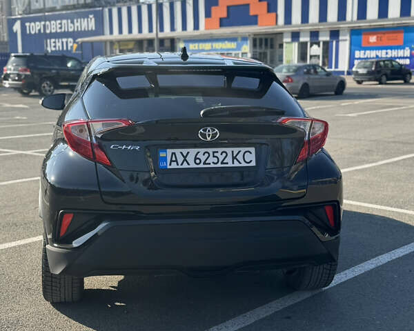 Черный Тойота C-HR, объемом двигателя 2 л и пробегом 104 тыс. км за 17500 $, фото 3 на Automoto.ua