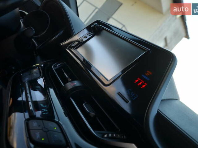 Чорний Тойота C-HR, об'ємом двигуна 2 л та пробігом 77 тис. км за 15850 $, фото 60 на Automoto.ua
