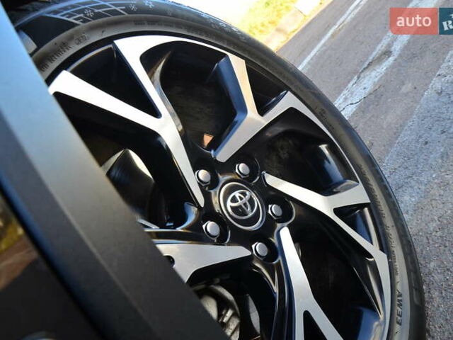 Чорний Тойота C-HR, об'ємом двигуна 2 л та пробігом 77 тис. км за 15850 $, фото 6 на Automoto.ua