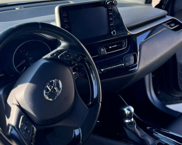 Черный Тойота C-HR, объемом двигателя 2 л и пробегом 104 тыс. км за 17500 $, фото 5 на Automoto.ua
