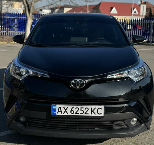 Черный Тойота C-HR, объемом двигателя 2 л и пробегом 104 тыс. км за 17500 $, фото 2 на Automoto.ua